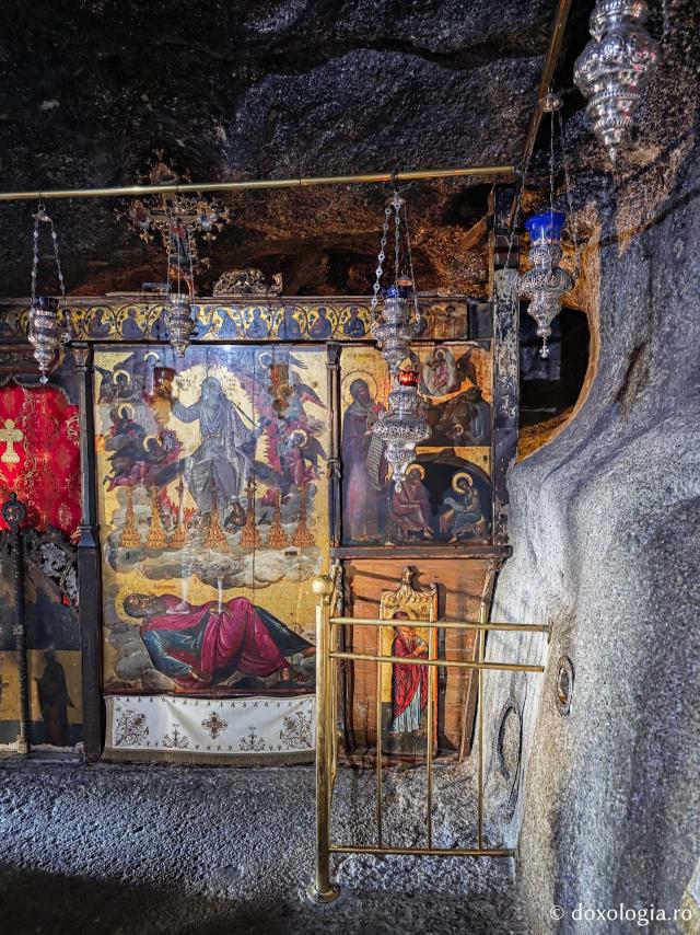 Peștera Apocalipsei din Insula Patmos – locul în care Sfântului Ioan Evanghelistul i s-a descoperit taina cea de pe urmă / Foto: Magda Buftea Peștera Apocalipsei din Insula Patmos – locul în care Sfântului Ioan Evanghelistul i s-a descoperit taina cea de pe urmă