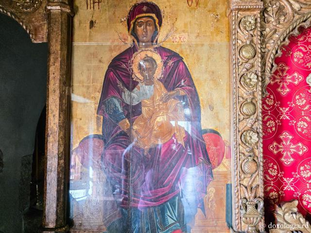 Peștera Apocalipsei din Insula Patmos – locul în care Sfântului Ioan Evanghelistul i s-a descoperit taina cea de pe urmă / Foto: Magda Buftea Mica Domnului - Peștera Apocalipsei din Insula Patmos – locul în care Sfântului Ioan Evanghelistul i s-a descoperit taina cea de pe urmă