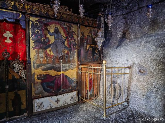 Peștera Apocalipsei din Insula Patmos – locul în care Sfântului Ioan Evanghelistul i s-a descoperit taina cea de pe urmă / Foto: Magda Buftea Peștera Apocalipsei din Insula Patmos – locul în care Sfântului Ioan Evanghelistul i s-a descoperit taina cea de pe urmă