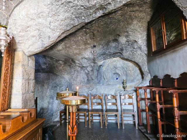 Peștera Apocalipsei din Insula Patmos – locul în care Sfântului Ioan Evanghelistul i s-a descoperit taina cea de pe urmă / Foto: Magda Buftea Peștera Apocalipsei din Insula Patmos – locul în care Sfântului Ioan Evanghelistul i s-a descoperit taina cea de pe urmă