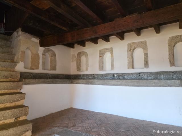 Peștera Apocalipsei din Insula Patmos – locul în care Sfântului Ioan Evanghelistul i s-a descoperit taina cea de pe urmă / Foto: Magda Buftea Peștera Apocalipsei din Insula Patmos – locul în care Sfântului Ioan Evanghelistul i s-a descoperit taina cea de pe urmă