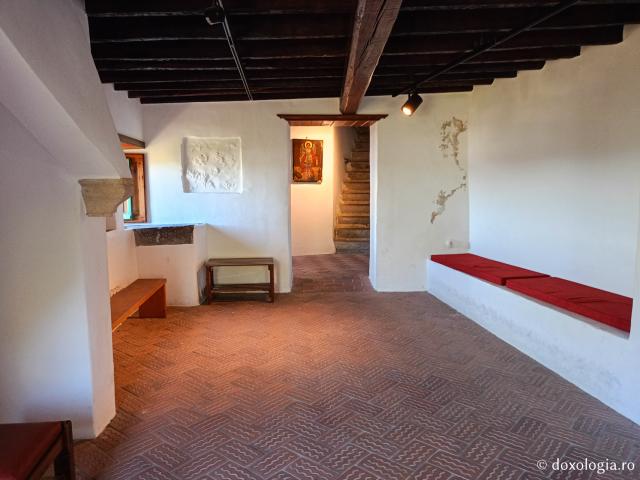 Peștera Apocalipsei din Insula Patmos – locul în care Sfântului Ioan Evanghelistul i s-a descoperit taina cea de pe urmă Peștera Apocalipsei din Insula Patmos – locul în care Sfântului Ioan Evanghelistul i s-a descoperit taina cea de pe urmă