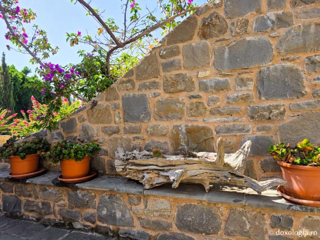 Frumusețea Mănăstirii „Panaghia Skiadeni” din Rodos