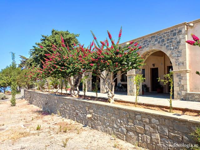 Frumusețea Mănăstirii „Panaghia Skiadeni” din Rodos