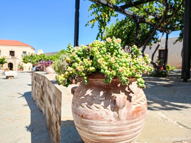 Frumusețea Mănăstirii „Panaghia Skiadeni” din Rodos