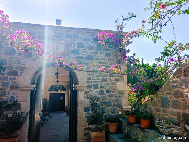 Frumusețea Mănăstirii „Panaghia Skiadeni” din Rodos