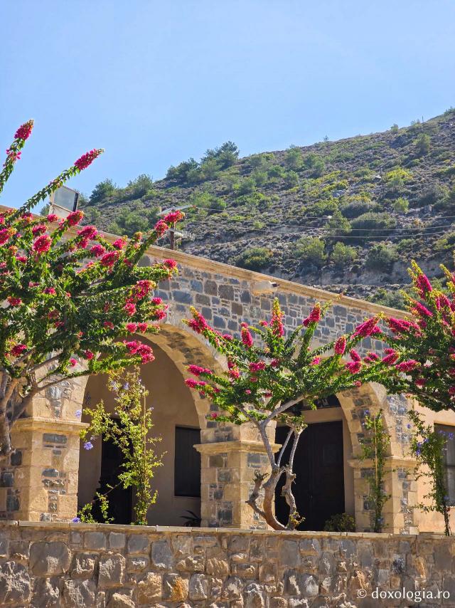 Frumusețea Mănăstirii „Panaghia Skiadeni” din Rodos