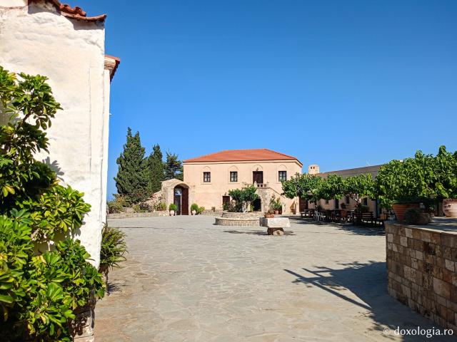 Frumusețea Mănăstirii „Panaghia Skiadeni” din Rodos