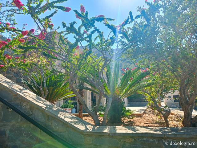Frumusețea Mănăstirii „Panaghia Skiadeni” din Rodos