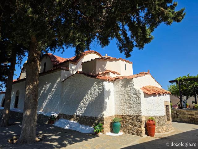 Frumusețea Mănăstirii „Panaghia Skiadeni” din Rodos