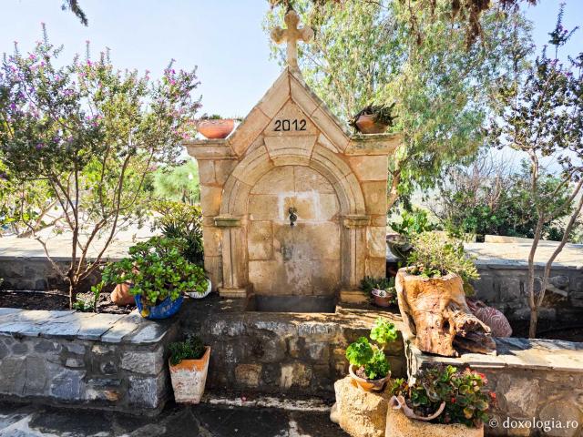 Frumusețea Mănăstirii „Panaghia Skiadeni” din Rodos
