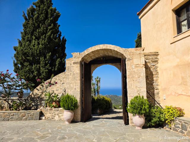 Frumusețea Mănăstirii „Panaghia Skiadeni” din Rodos