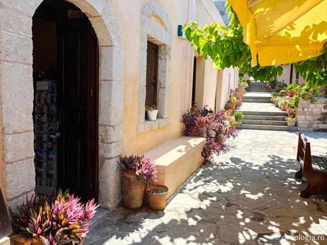 Frumusețea Mănăstirii „Panaghia Skiadeni” din Rodos