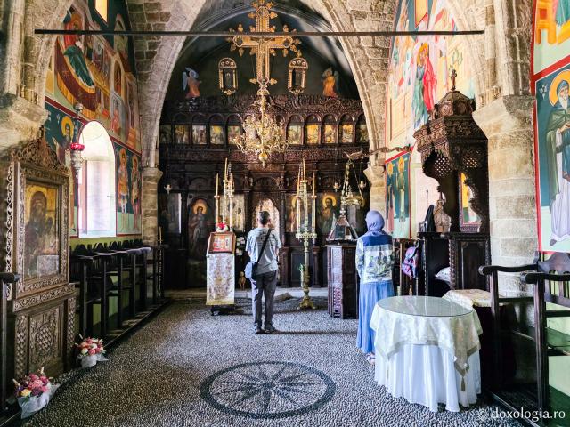 Frumusețea Mănăstirii „Panaghia Skiadeni” din Rodos