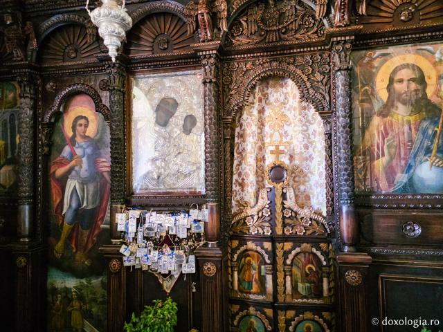 Frumusețea Mănăstirii „Panaghia Skiadeni” din Rodos