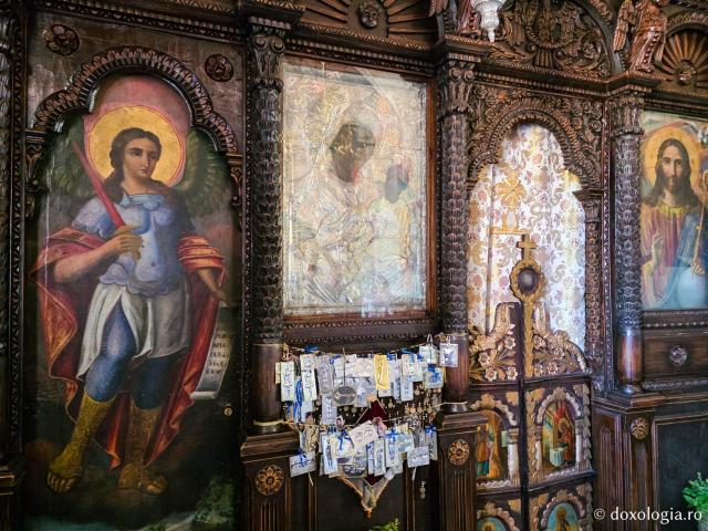 Frumusețea Mănăstirii „Panaghia Skiadeni” din Rodos