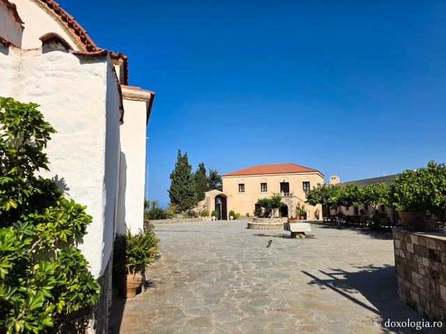 Frumusețea Mănăstirii „Panaghia Skiadeni” din Rodos