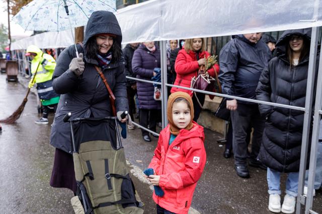 (Foto) Primii pași în taina rugăciunii – copii la hramul Sfintei Parascheva