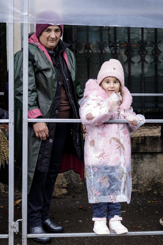 (Foto) Primii pași în taina rugăciunii – copii la hramul Sfintei Parascheva