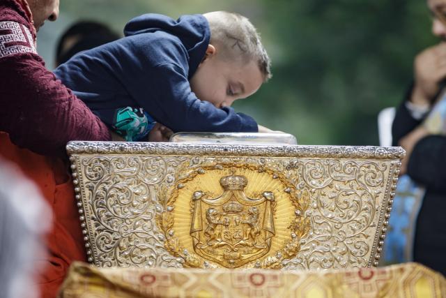 (Foto) Primii pași în taina rugăciunii – copii la hramul Sfintei Parascheva