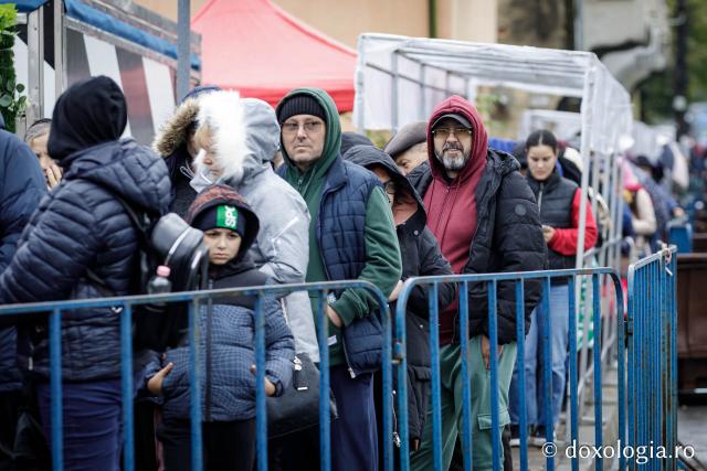 (Foto) Primii pași în taina rugăciunii – copii la hramul Sfintei Parascheva