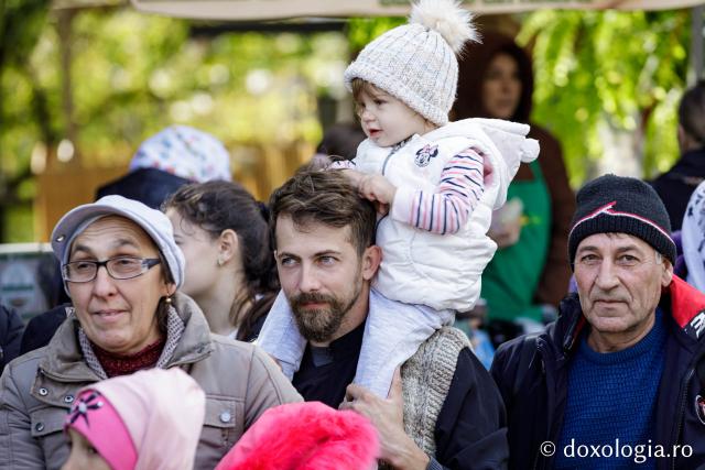 (Foto) Primii pași în taina rugăciunii – copii la hramul Sfintei Parascheva