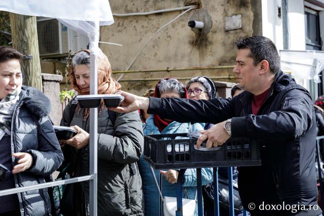 Voluntarii Sfintei Parascheva – mâini care slujesc, inimi care veghează