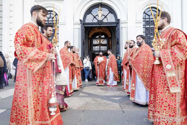 PS Teofil Trotușanul a slujit Sfânta Liturghie în a patra zi a Hramului Sfintei Parascheva / foto: Oana Nechifor (Foto) PS Teofil Trotușanul a slujit Sfânta Liturghie în a patra zi a Hramului Sfintei Parascheva