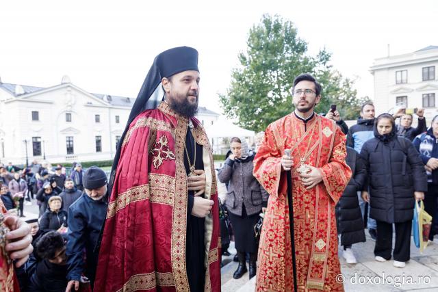 PS Teofil Trotușanul a slujit Sfânta Liturghie în a patra zi a Hramului Sfintei Parascheva / foto: Oana Nechifor (Foto) PS Teofil Trotușanul a slujit Sfânta Liturghie în a patra zi a Hramului Sfintei Parascheva