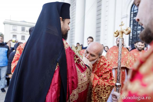 PS Teofil Trotușanul a slujit Sfânta Liturghie în a patra zi a Hramului Sfintei Parascheva / foto: Oana Nechifor (Foto) PS Teofil Trotușanul a slujit Sfânta Liturghie în a patra zi a Hramului Sfintei Parascheva