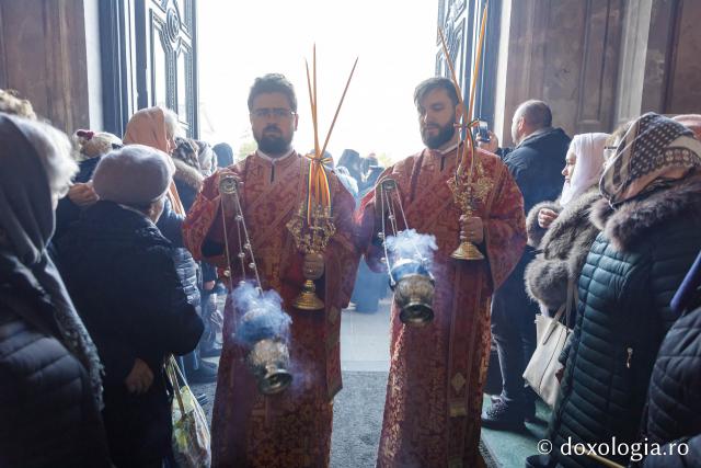 PS Teofil Trotușanul a slujit Sfânta Liturghie în a patra zi a Hramului Sfintei Parascheva / foto: Oana Nechifor (Foto) PS Teofil Trotușanul a slujit Sfânta Liturghie în a patra zi a Hramului Sfintei Parascheva