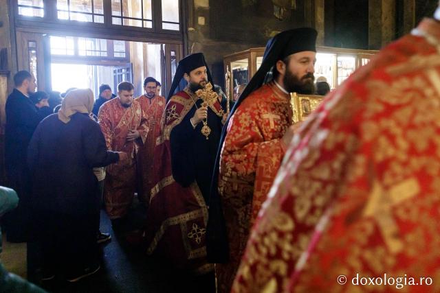 PS Teofil Trotușanul a slujit Sfânta Liturghie în a patra zi a Hramului Sfintei Parascheva / foto: Oana Nechifor (Foto) PS Teofil Trotușanul a slujit Sfânta Liturghie în a patra zi a Hramului Sfintei Parascheva