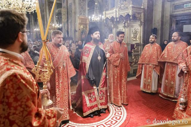 PS Teofil Trotușanul a slujit Sfânta Liturghie în a patra zi a Hramului Sfintei Parascheva / foto: Oana Nechifor (Foto) PS Teofil Trotușanul a slujit Sfânta Liturghie în a patra zi a Hramului Sfintei Parascheva