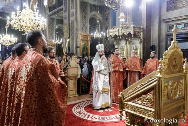 PS Teofil Trotușanul a slujit Sfânta Liturghie în a patra zi a Hramului Sfintei Parascheva / foto: Oana Nechifor (Foto) PS Teofil Trotușanul a slujit Sfânta Liturghie în a patra zi a Hramului Sfintei Parascheva