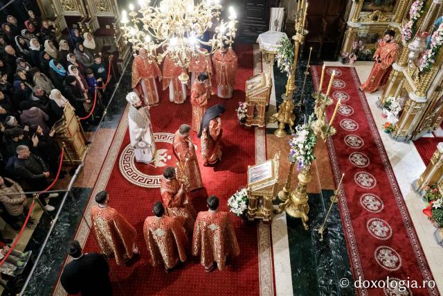 PS Teofil Trotușanul a slujit Sfânta Liturghie în a patra zi a Hramului Sfintei Parascheva / foto: Oana Nechifor (Foto) PS Teofil Trotușanul a slujit Sfânta Liturghie în a patra zi a Hramului Sfintei Parascheva
