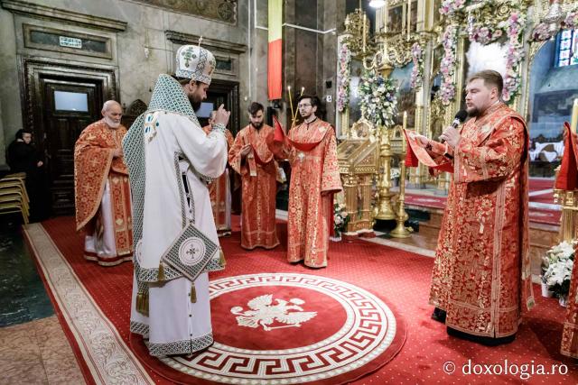 PS Teofil Trotușanul a slujit Sfânta Liturghie în a patra zi a Hramului Sfintei Parascheva / foto: Oana Nechifor (Foto) PS Teofil Trotușanul a slujit Sfânta Liturghie în a patra zi a Hramului Sfintei Parascheva