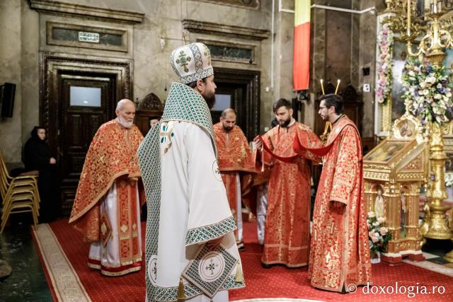 PS Teofil Trotușanul a slujit Sfânta Liturghie în a patra zi a Hramului Sfintei Parascheva / foto: Oana Nechifor (Foto) PS Teofil Trotușanul a slujit Sfânta Liturghie în a patra zi a Hramului Sfintei Parascheva
