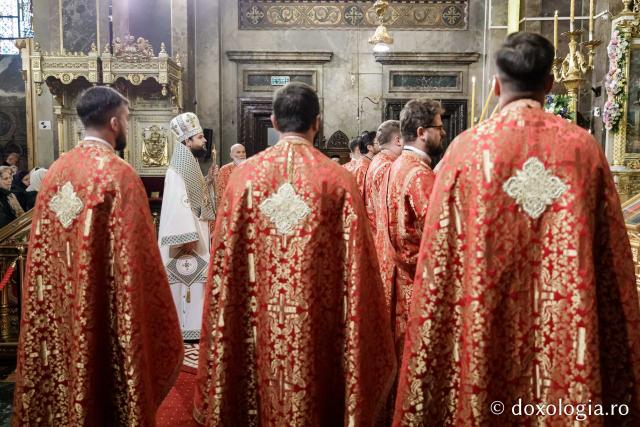 PS Teofil Trotușanul a slujit Sfânta Liturghie în a patra zi a Hramului Sfintei Parascheva / foto: Oana Nechifor (Foto) PS Teofil Trotușanul a slujit Sfânta Liturghie în a patra zi a Hramului Sfintei Parascheva