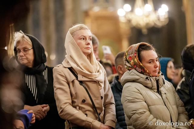 PS Teofil Trotușanul a slujit Sfânta Liturghie în a patra zi a Hramului Sfintei Parascheva / foto: Oana Nechifor (Foto) PS Teofil Trotușanul a slujit Sfânta Liturghie în a patra zi a Hramului Sfintei Parascheva
