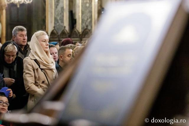 PS Teofil Trotușanul a slujit Sfânta Liturghie în a patra zi a Hramului Sfintei Parascheva / foto: Oana Nechifor (Foto) PS Teofil Trotușanul a slujit Sfânta Liturghie în a patra zi a Hramului Sfintei Parascheva