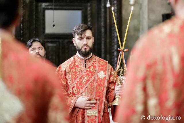 PS Teofil Trotușanul a slujit Sfânta Liturghie în a patra zi a Hramului Sfintei Parascheva / foto: Oana Nechifor (Foto) PS Teofil Trotușanul a slujit Sfânta Liturghie în a patra zi a Hramului Sfintei Parascheva