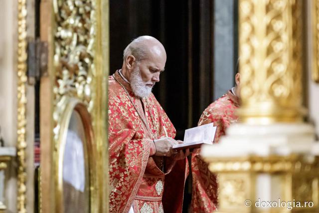 PS Teofil Trotușanul a slujit Sfânta Liturghie în a patra zi a Hramului Sfintei Parascheva / foto: Oana Nechifor (Foto) PS Teofil Trotușanul a slujit Sfânta Liturghie în a patra zi a Hramului Sfintei Parascheva