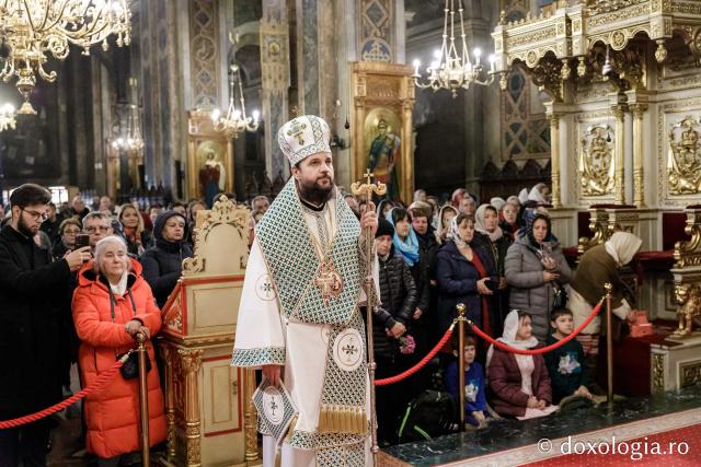 PS Teofil Trotușanul a slujit Sfânta Liturghie în a patra zi a Hramului Sfintei Parascheva / foto: Oana Nechifor (Foto) PS Teofil Trotușanul a slujit Sfânta Liturghie în a patra zi a Hramului Sfintei Parascheva