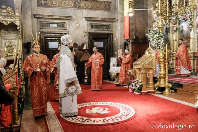 PS Teofil Trotușanul a slujit Sfânta Liturghie în a patra zi a Hramului Sfintei Parascheva / foto: Oana Nechifor (Foto) PS Teofil Trotușanul a slujit Sfânta Liturghie în a patra zi a Hramului Sfintei Parascheva