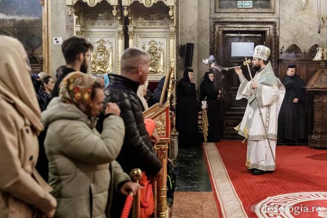 PS Teofil Trotușanul a slujit Sfânta Liturghie în a patra zi a Hramului Sfintei Parascheva / foto: Oana Nechifor (Foto) PS Teofil Trotușanul a slujit Sfânta Liturghie în a patra zi a Hramului Sfintei Parascheva