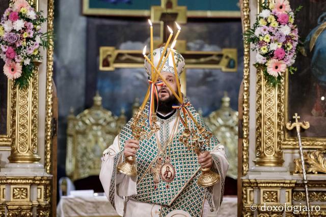 PS Teofil Trotușanul a slujit Sfânta Liturghie în a patra zi a Hramului Sfintei Parascheva / foto: Oana Nechifor (Foto) PS Teofil Trotușanul a slujit Sfânta Liturghie în a patra zi a Hramului Sfintei Parascheva