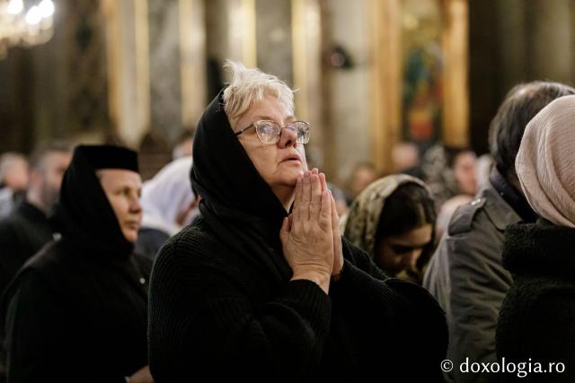 PS Teofil Trotușanul a slujit Sfânta Liturghie în a patra zi a Hramului Sfintei Parascheva / foto: Oana Nechifor (Foto) PS Teofil Trotușanul a slujit Sfânta Liturghie în a patra zi a Hramului Sfintei Parascheva