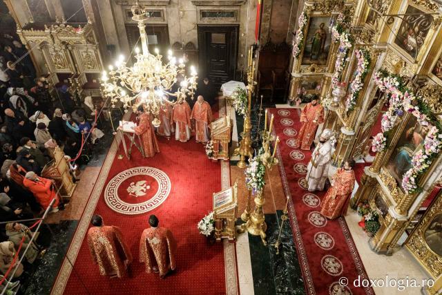 PS Teofil Trotușanul a slujit Sfânta Liturghie în a patra zi a Hramului Sfintei Parascheva / foto: Oana Nechifor (Foto) PS Teofil Trotușanul a slujit Sfânta Liturghie în a patra zi a Hramului Sfintei Parascheva