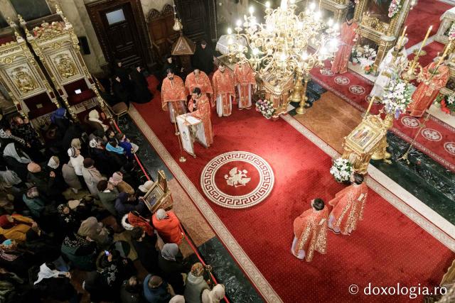 PS Teofil Trotușanul a slujit Sfânta Liturghie în a patra zi a Hramului Sfintei Parascheva / foto: Oana Nechifor (Foto) PS Teofil Trotușanul a slujit Sfânta Liturghie în a patra zi a Hramului Sfintei Parascheva