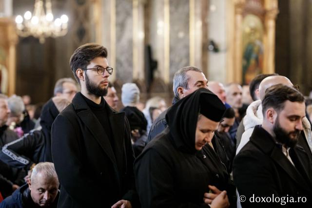 PS Teofil Trotușanul a slujit Sfânta Liturghie în a patra zi a Hramului Sfintei Parascheva / foto: Oana Nechifor (Foto) PS Teofil Trotușanul a slujit Sfânta Liturghie în a patra zi a Hramului Sfintei Parascheva